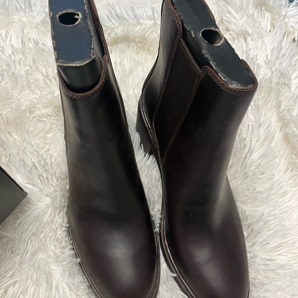 Women Timberland Boots size 10. Brand new . Water proof